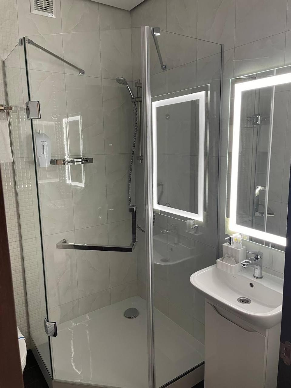 Space Apart Hotel Lutsk Luaran gambar
